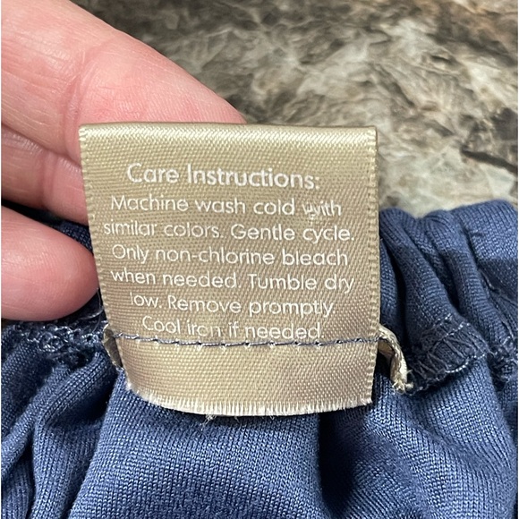 Women's Blue Ink & Ivy Sleeveless V-Neck tank Size S Casual with built in bra - Picture 5 of 9